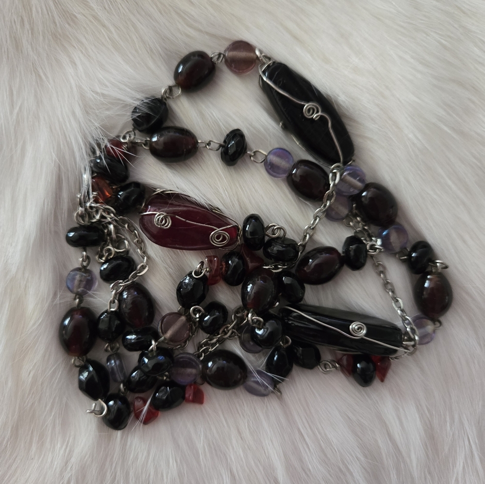 Stunning Vintage Garnet Colored Glass Wrapped Station Necklace - Picture 8 of 8